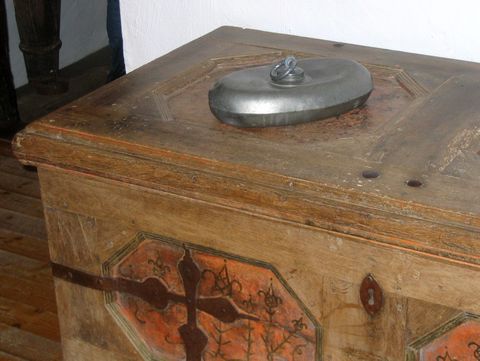 Truhe mit Wärmflasche